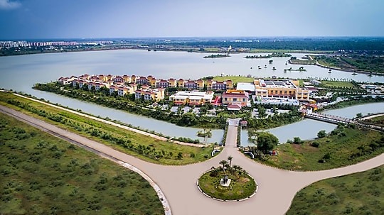 MAYFAIR LAKE RESORT